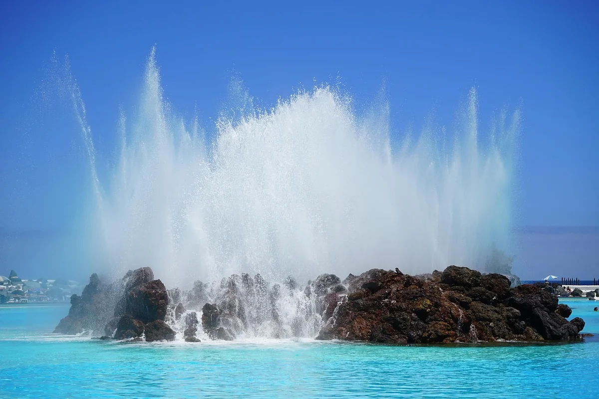 Habillage bois pour piscine tubulaire : tendances et conseils pour 2026