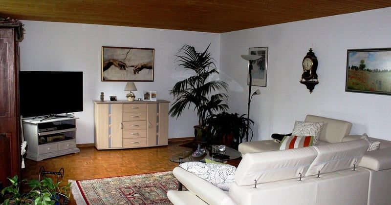 L’horloge murale parfaite pour votre salon : nos idées pour bien la choisir
