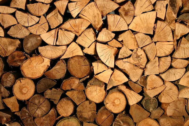 Habillage structurel : bois, claustras et palettes