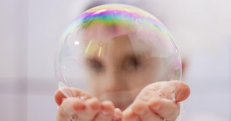 Optimiser le rangement dans une petite salle de bain : 12 solutions ingénieuses pour 2026