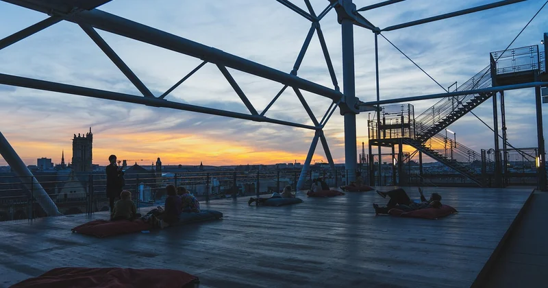 Comment agrandir une terrasse surélevée en béton ?