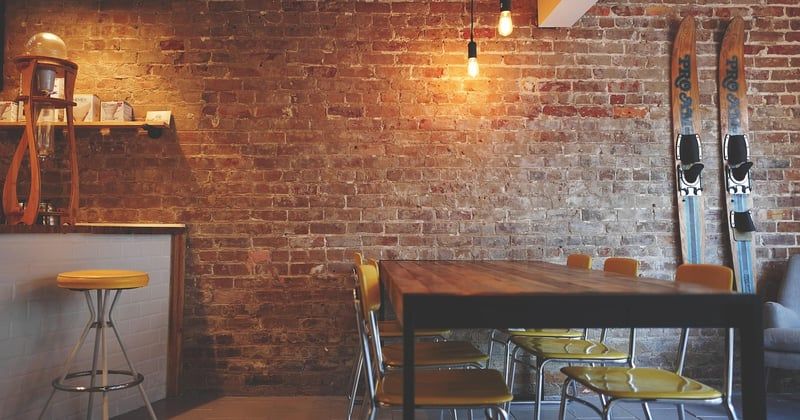 Déco naturelle en DIY : habiller un mur avec des matériaux bruts