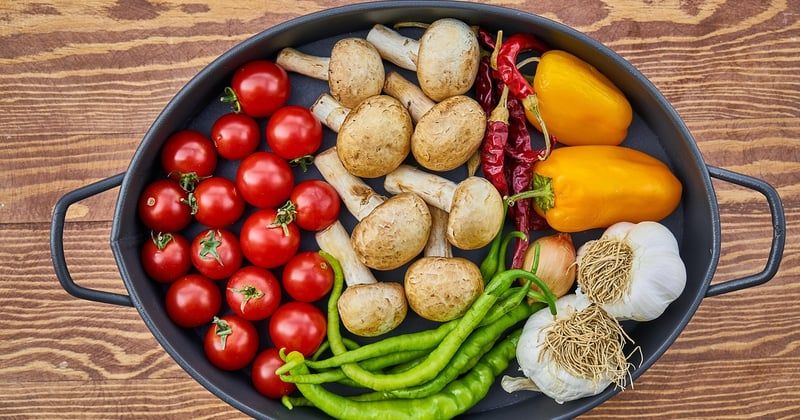 Creuset vs Staub : lequel choisir pour une cocotte en fonte qui dure ?